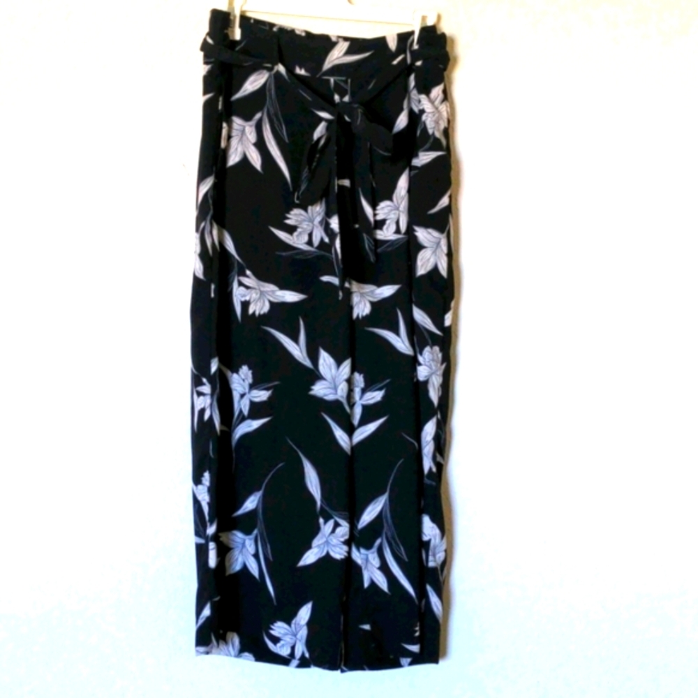 A New Day Floral Flowey High Waist Crop Pants